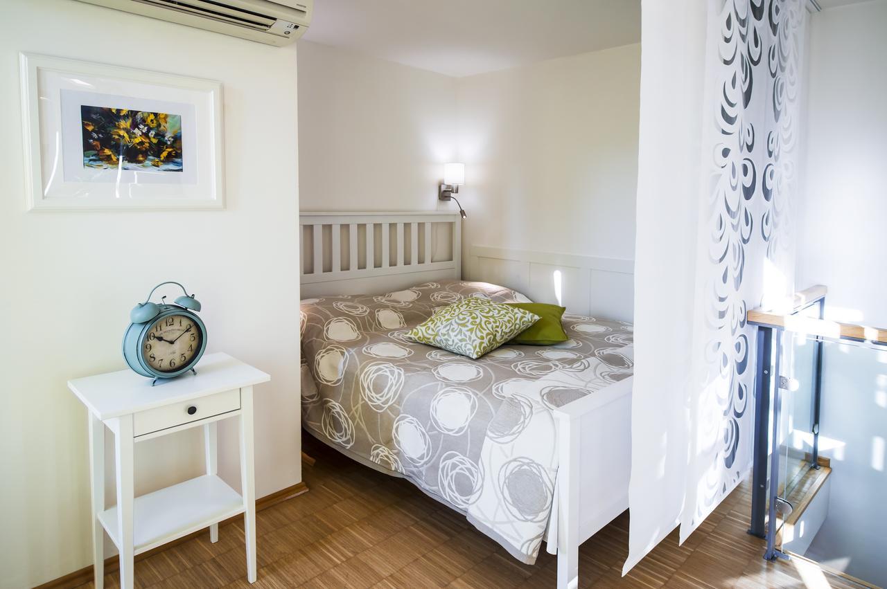 Apartment Modern Charvatova Prag
