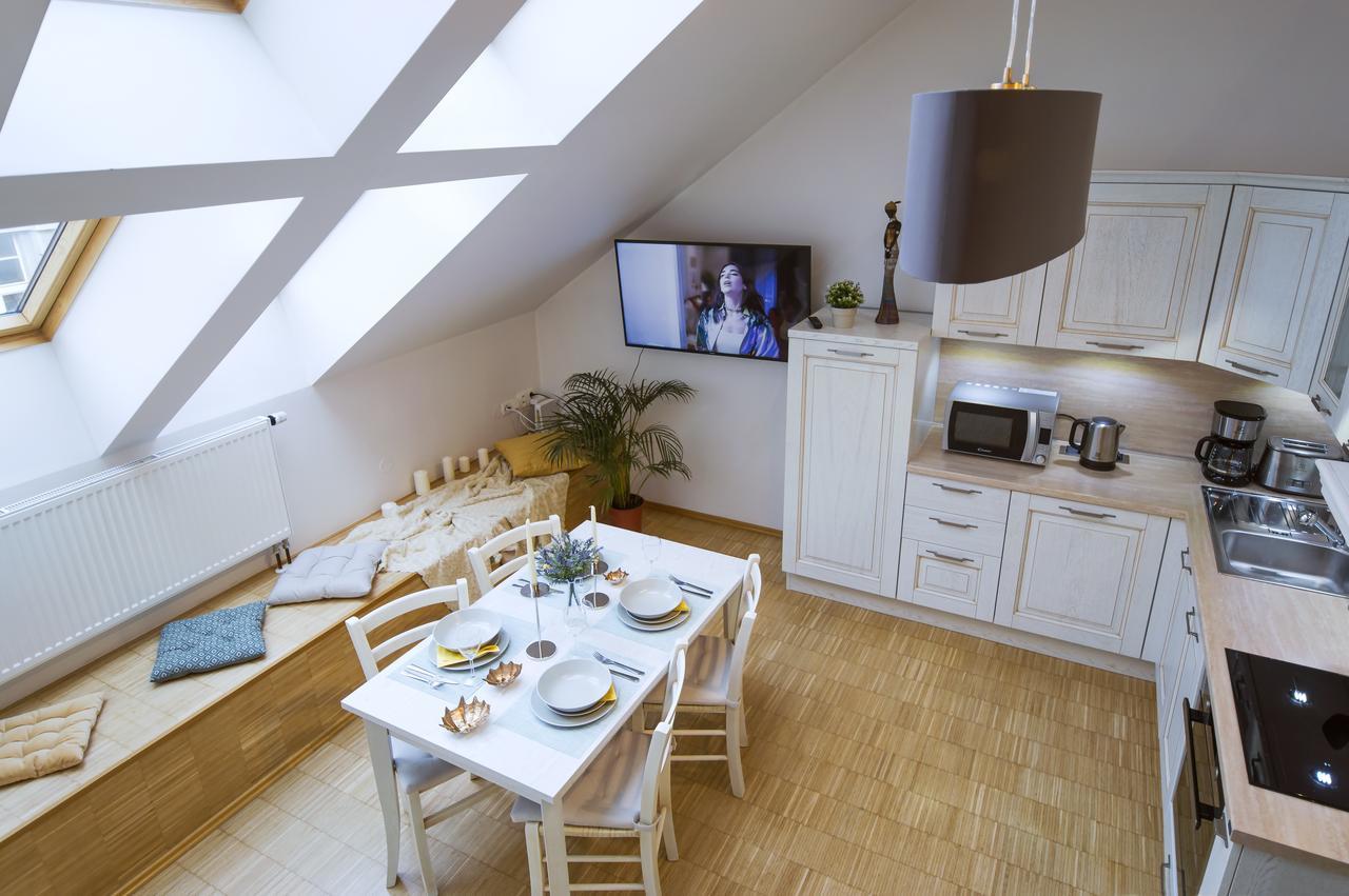 Modern Charvatova Apartment Prag