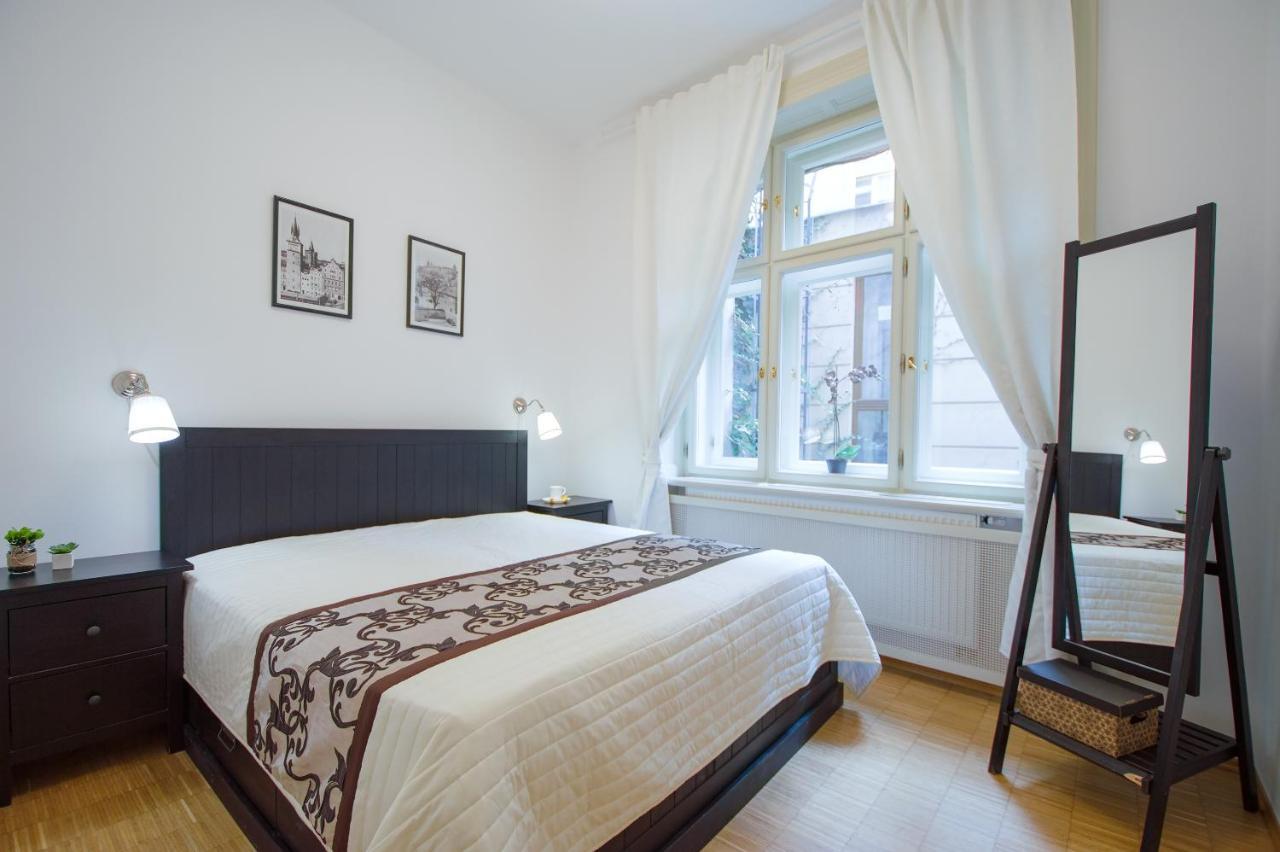 Modern Charvatova Apartment Prag